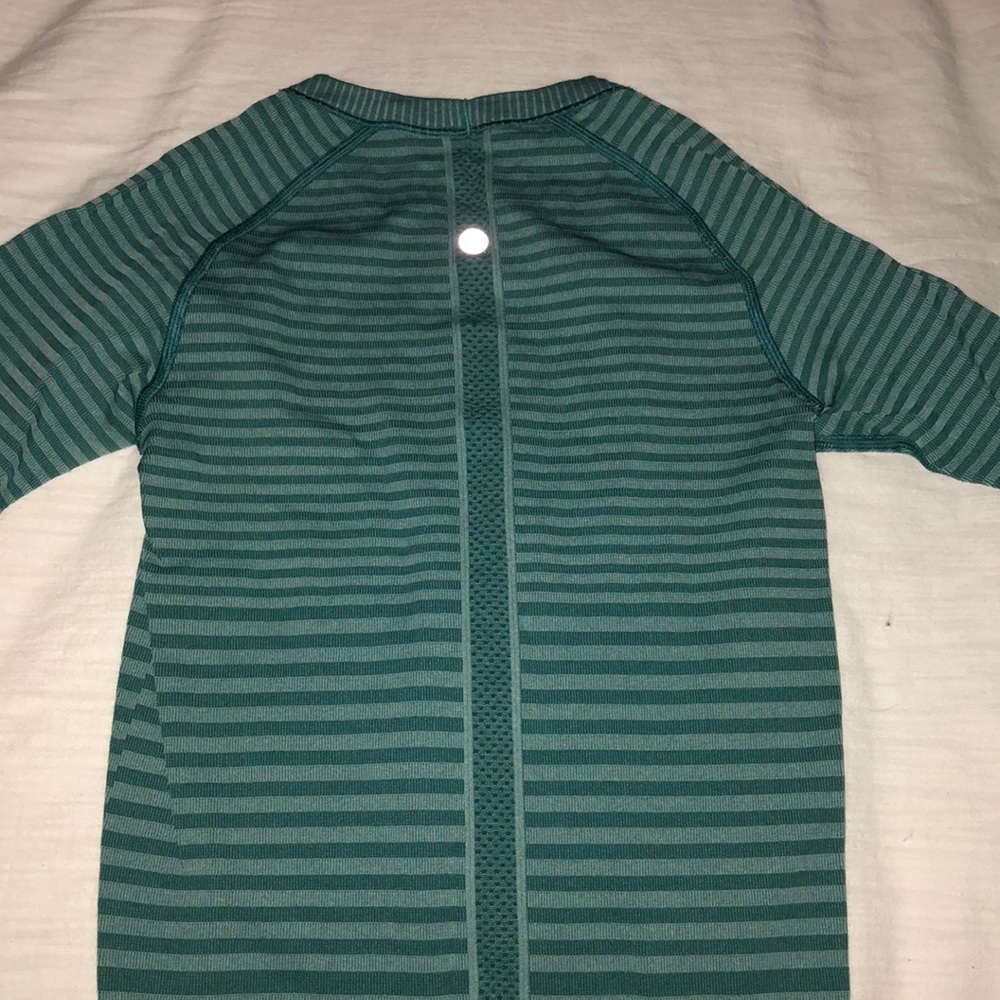 Lululemon workout long sleeve - Picture 2 of 3